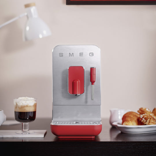 Smeg Otomatik Espresso Kahve Makinesi Mat Red Bcc02Rdme